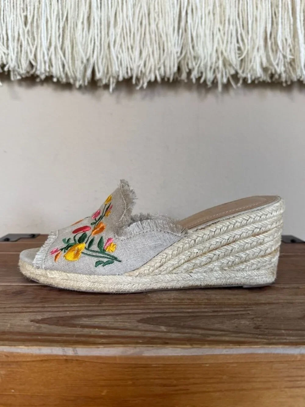 Ralph Lauren Carlynda Beige Embroidered Floral Open Toe Espadrille Wedge Size 6